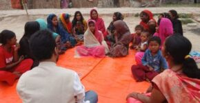 Appan Samachar team celebrating International Women’s Day with Musahar community women in slum area of Muzaffarpur Bihar