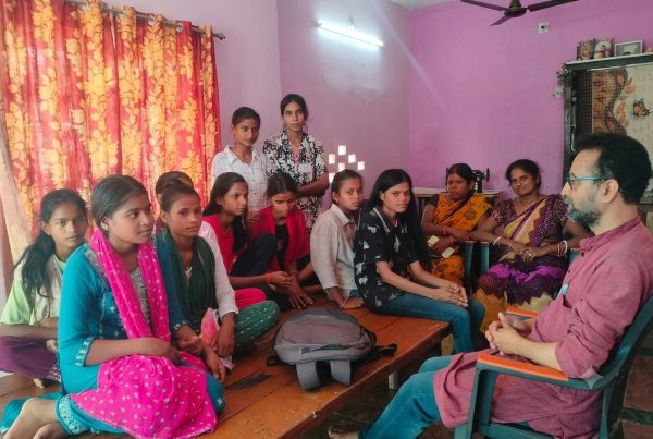 किशोरियों की बैठक में टीम विस्तार पर हुई चर्चा