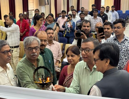 मीडिया कंपनियों की पत्रकारिता को ‘मुख्यधारा’ कहना बंद कीजिए : अनिल चमड़िया 2 मीडिया कंपनियों की पत्रकारिता को ‘मुख्यधारा’ कहना बंद कीजिए : अनिल चमड़िया